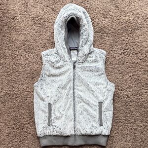 Patagonia Women’s furry/plush/wind resistant vest. Sz. Small, Heather grey